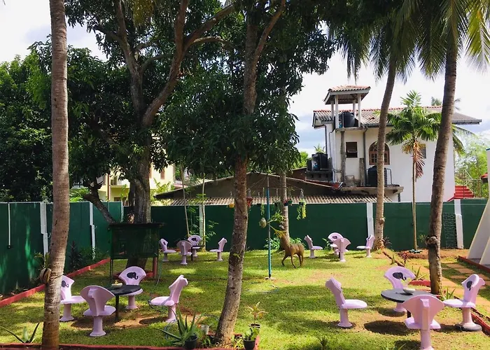 Anuradhapura HotelsBathiya Tourist Guest