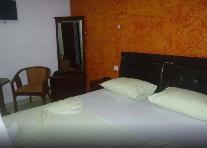 Crown Grand Hotel Anuradhapura