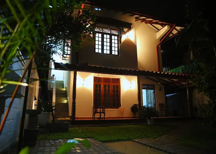 Bed and Breakfast Amsterdam Tourist Rest Anuradhapura
